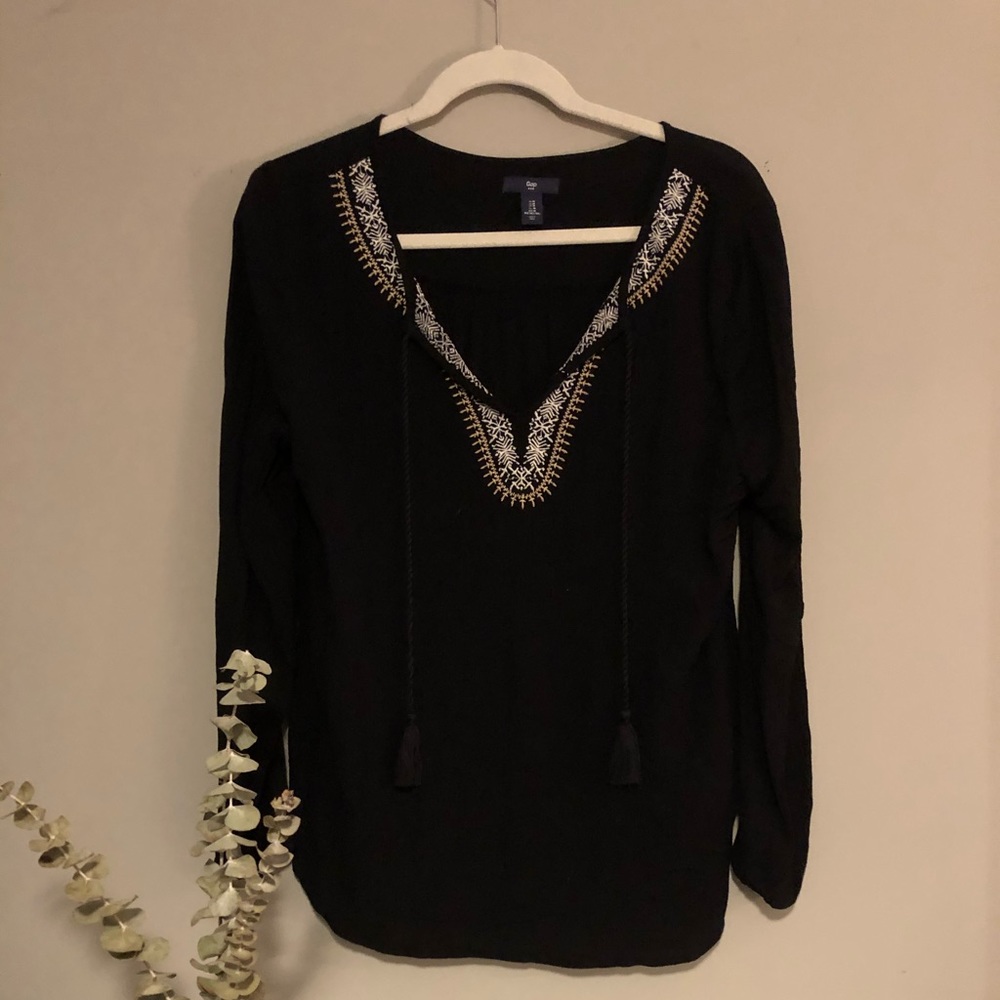 GAP Embroidered top with tassels